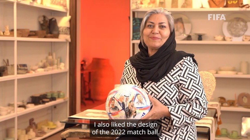 گزارش فیفا از بانوی هنرمند ایرانی و نقاشی روی توپ های فوتبال