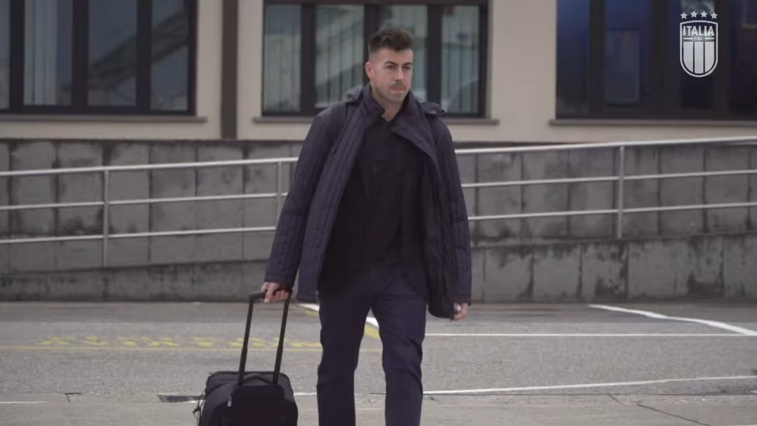 سفر کاروان تیم ملی ایتالیا به آلمان برای تقابل با اوکراین (ایتالیا در صورت شکست از صعود به یورو باز خواهد ماند)