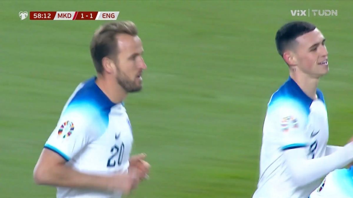 گل اول انگلیس به مقدونیه (گل به خودی آتاناسوف)