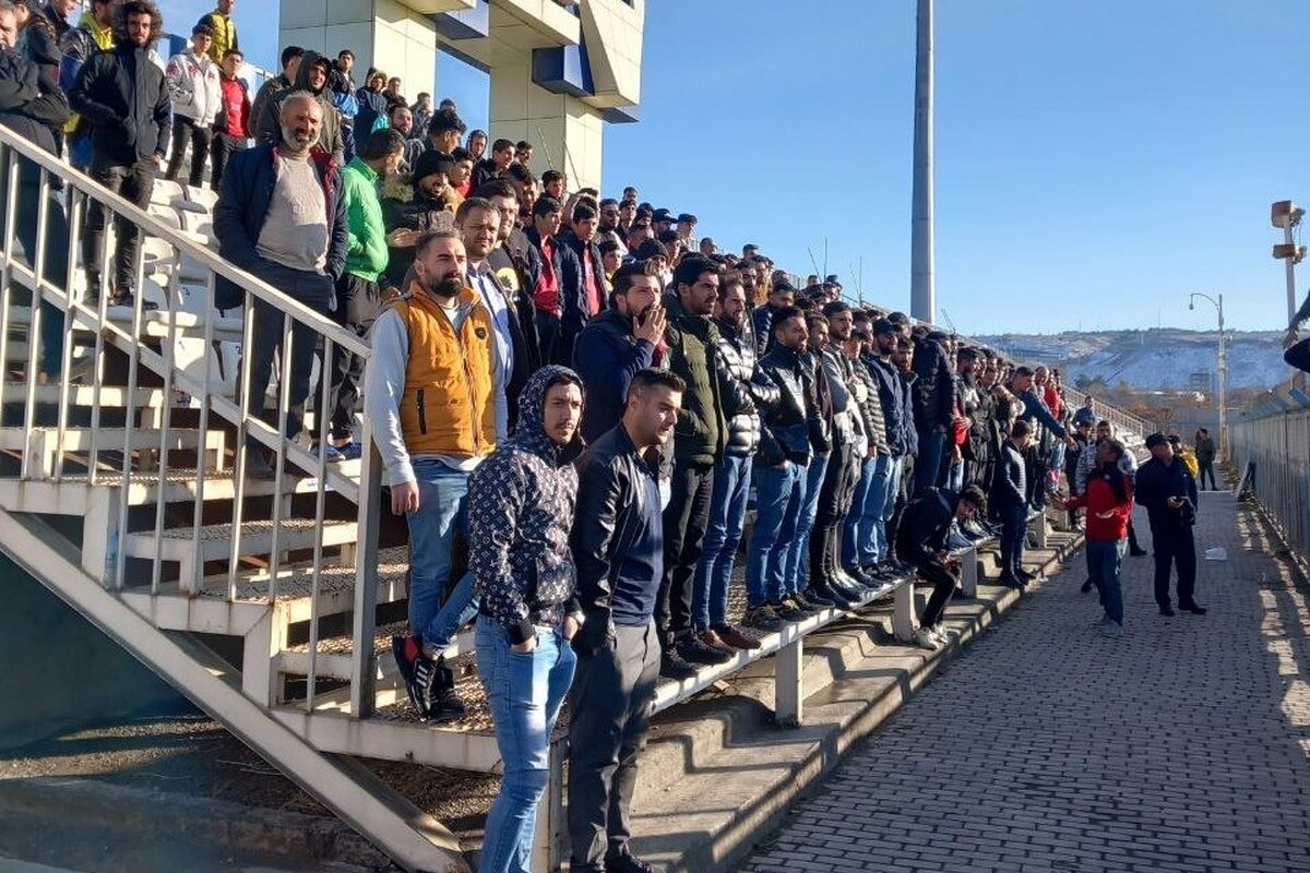 تشویق خمز در تمرین امروز تراکتور/ بازیکنان مورد غضب هواداران تبریزی