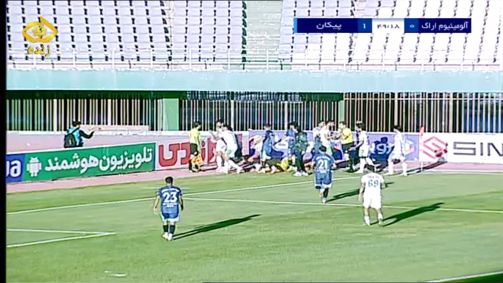 گل اول آلومینیوم اراک به پیکان که با تصمیم عجیب و جنجالی کمک داور به دلیل آفساید مردود اعلام شد