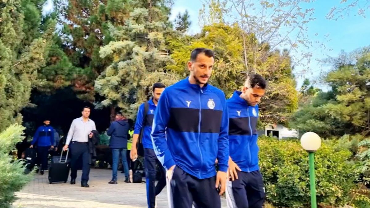 اختصاصی/ ورود کاروان استقلال به ورزشگاه فولادشهر برای تقابل با ذوب آهن