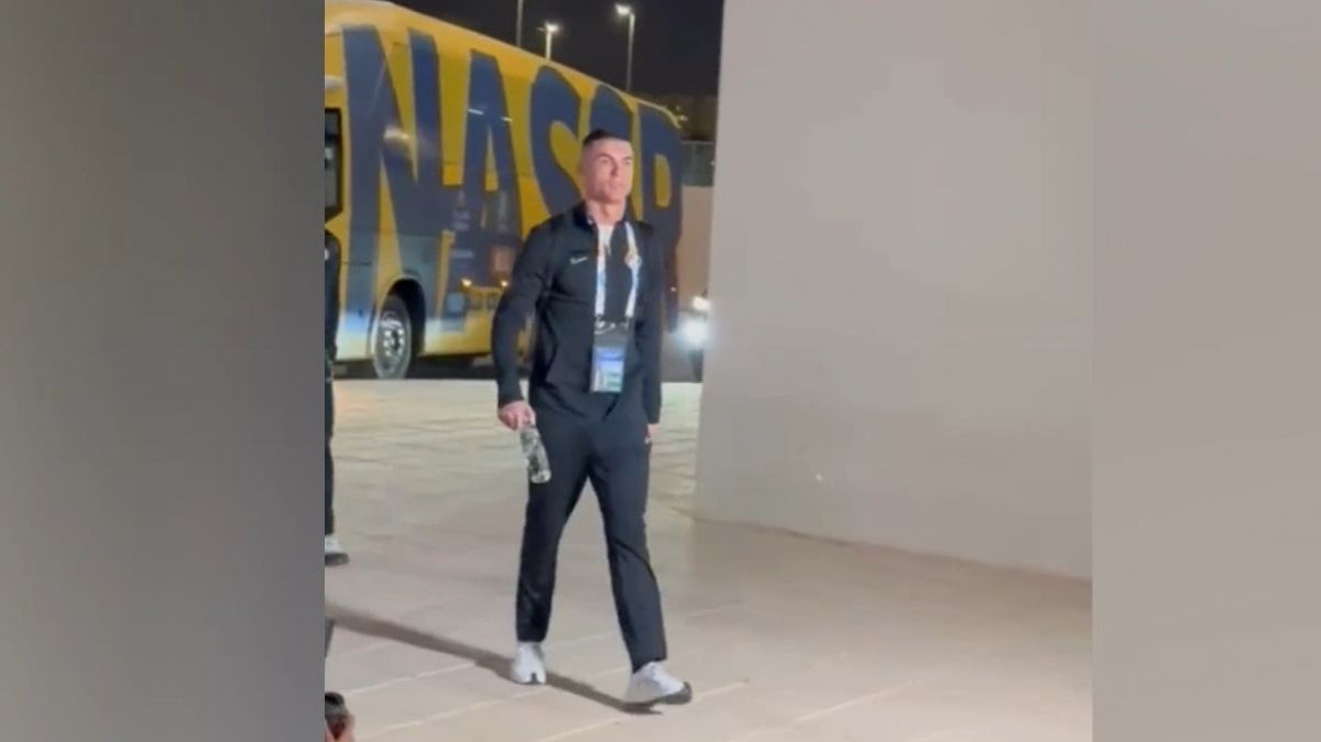 ورود رونالدو و بازیکنان النصر به ورزشگاه اول پارک برای تقابل با پرسپولیس