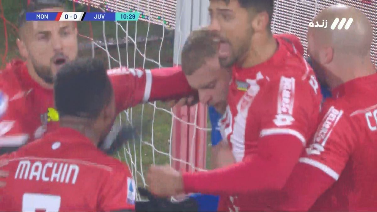 دبل سیو تماشایی دروازه بان مونزا مقابل پنالتی ولاهوویچ مهاجم یوونتوس