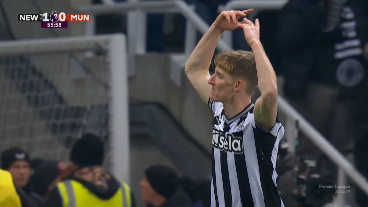 گل اول نیوکاسل به منچستریونایتد (آنتونی گوردون)