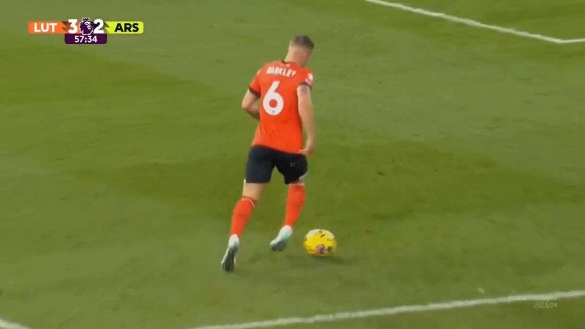 گل سوم لوتون به آرسنال (راس بارکلی)