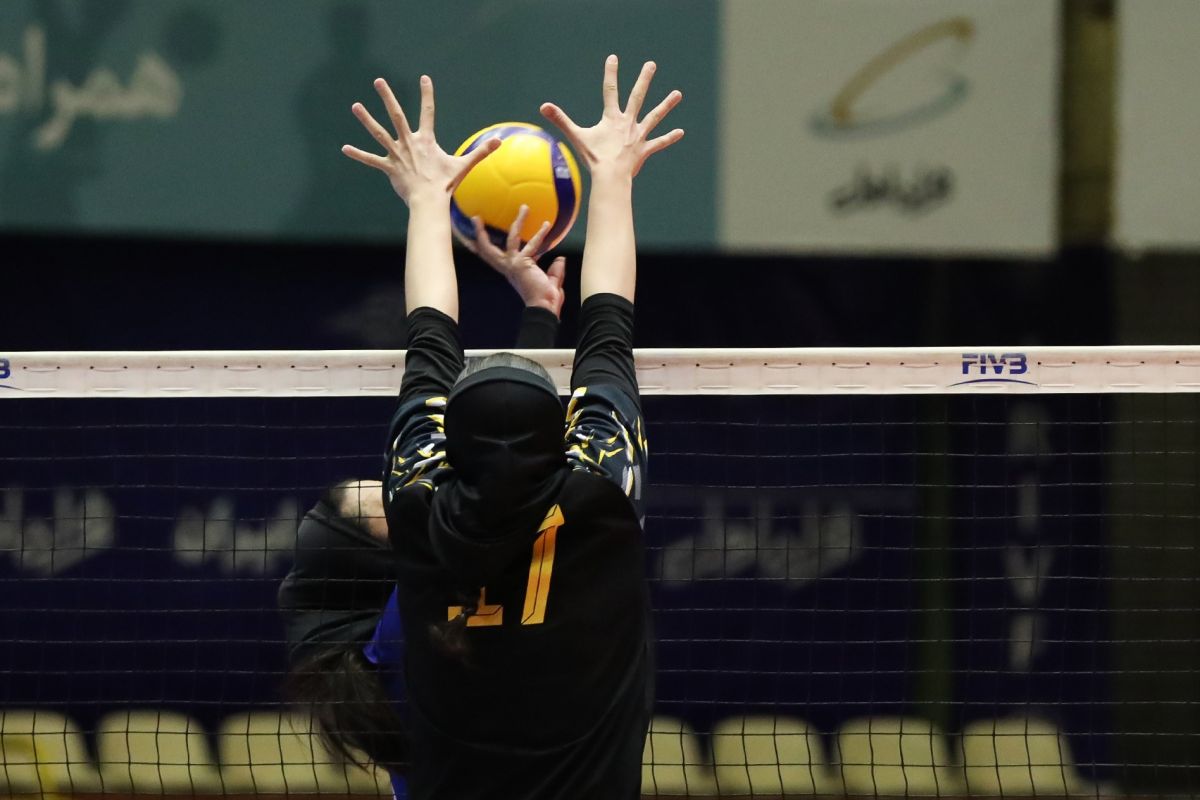 تلاش فولاد و سایپا برای قهرمانی در نیم فصل/ امید نارنجیپوشان به پیروزی ذوب در شهرآورد اصفهانیها