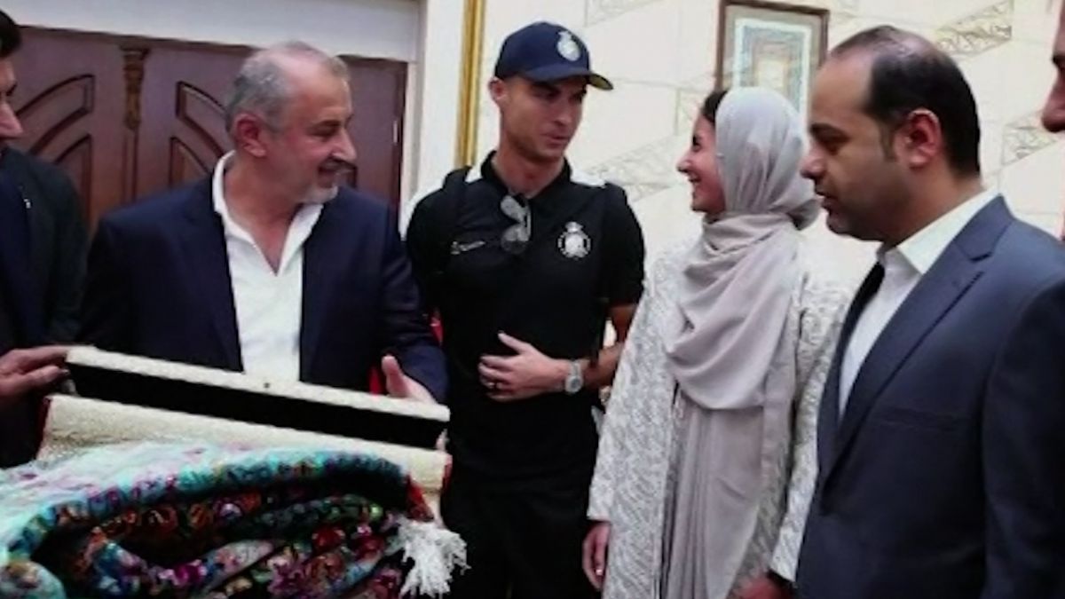 ورزشگاه/ حمله عجیب و غریب صدا و سیما در قالب برنامه ورزشگاه به رضا درویش مدیرعامل و یحیی گل محمدی سرمربی پرسپولیس در یک آیتم تولیدی