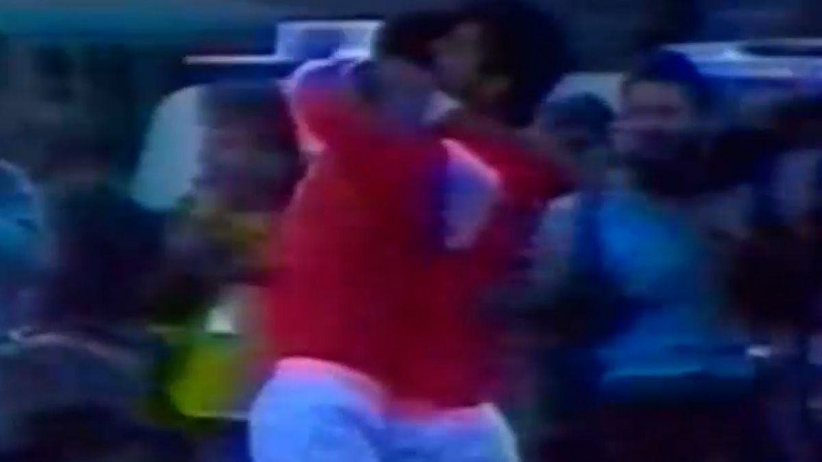 نوستاژی/ درچنین روزی؛ گل رضا عابدیان در دربی برای پرسپولیس مقابل استقلال (17 آذرماه 1368)