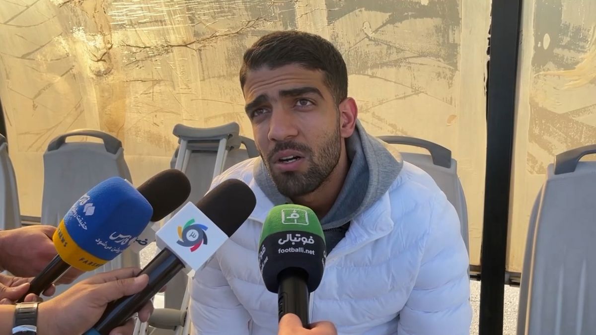 اختصاصی/ صحبت های آرش قادری بازیکن مصدوم ذوب آهن که برای تماشای بازی پیکان و ذوب آهن به ورزشگاه پاس قوامین آمده است