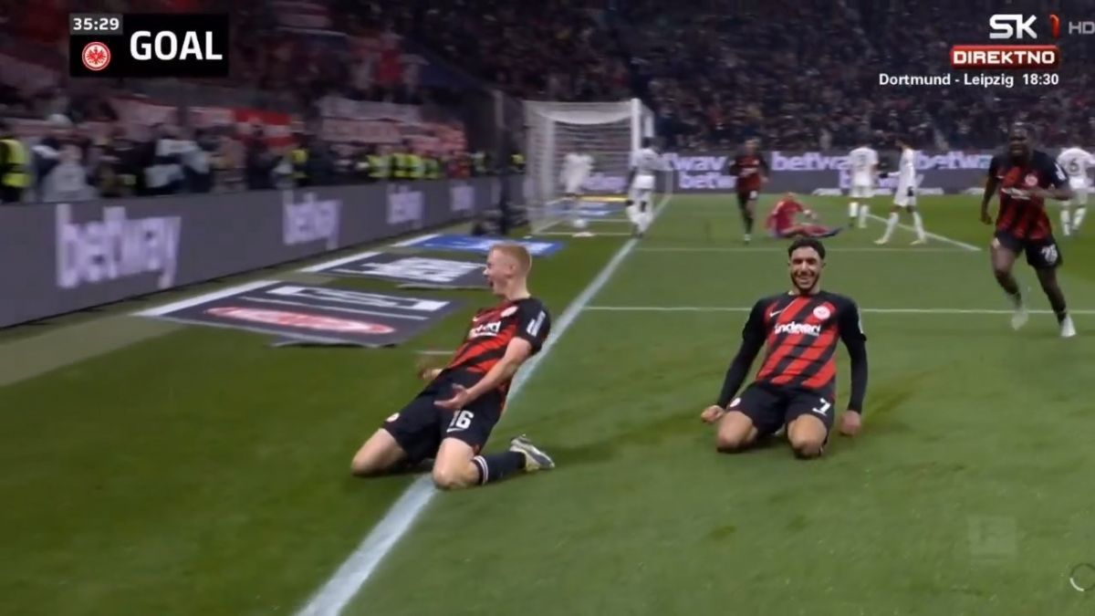 گل سوم اینتراخت فرانکفورت به بایرن مونیخ (هوگو لارسون)