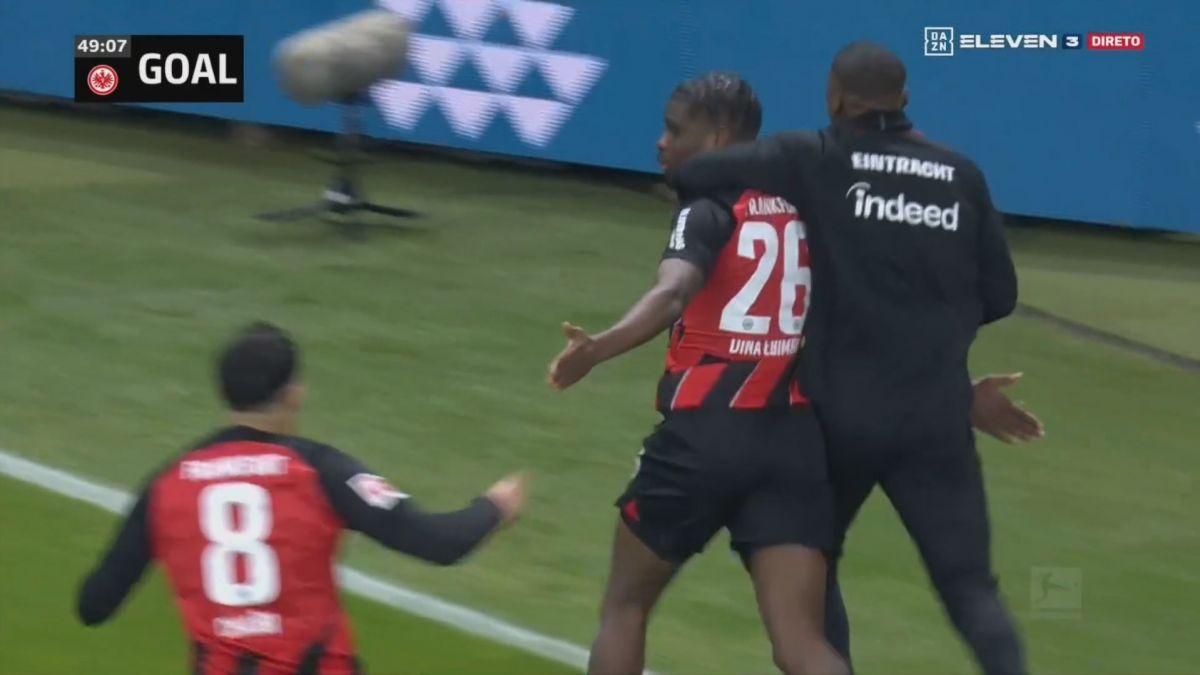 گل چهارم اینتراخت فرانکفورت به بایرن مونیخ (دبل اریک دینا)