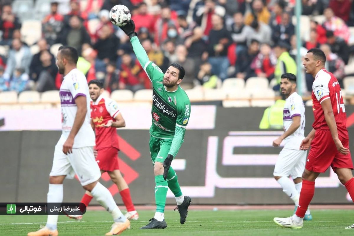 دروازهبان سابق پرسپولیس در مظان اتهام هواداران استقلال؛ آنجا چه میکردی علیرضا حقیقی!؟