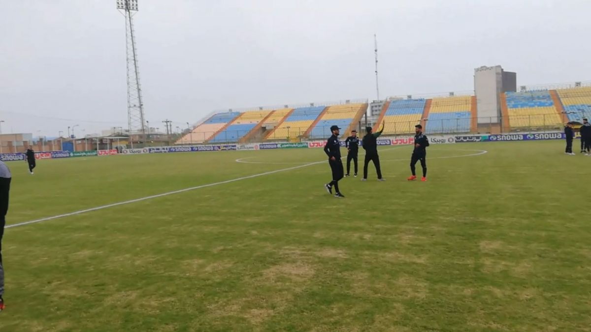 اختصاصی/ ورود بازیکنان نفت آبادان و گل گهر به ورزشگاه تختی آبادان