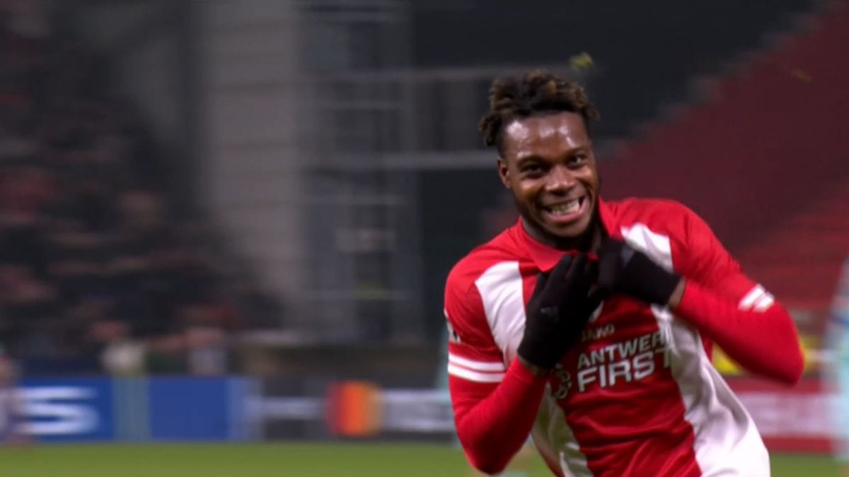 گل سوم آنتورپ به بارسلونا (ایلنیخنا در دقیقه 92)