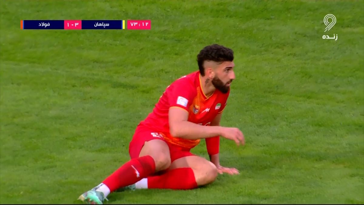 اخراج علی شجاعی مقابل سپاهان با خطا روی پیام نیازمند