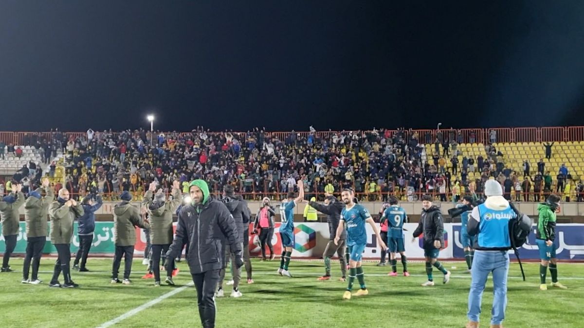 اختصاصی/ تشویق ایسلندی بازیکنان شمس آذر با هواداران خود