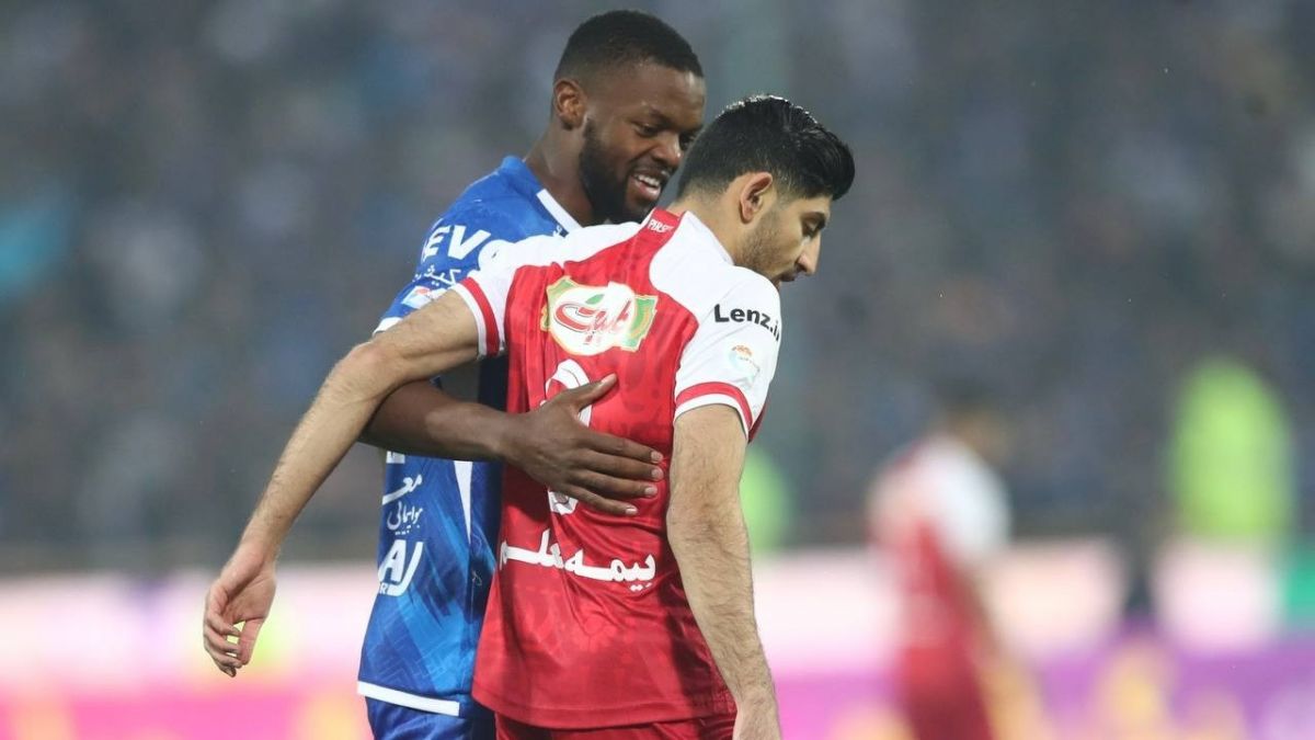 بازی کامل پرسپولیس 1-1 استقلال (1 سال پیش در چنین روزی/ گل دقیقه 97 یامگا و شادی جنجالی نکونام در دربی 102)