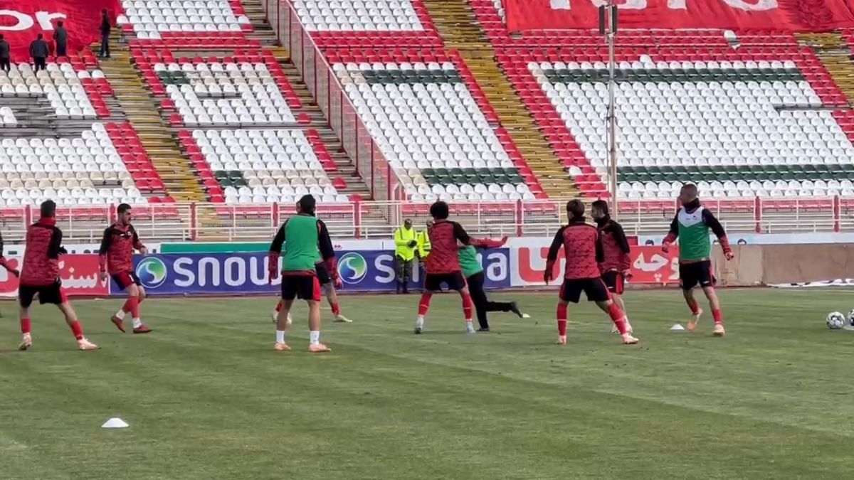 اختصاصی/ گرم کردن بازیکنان تراکتور و پیکان قبل از آغاز بازی