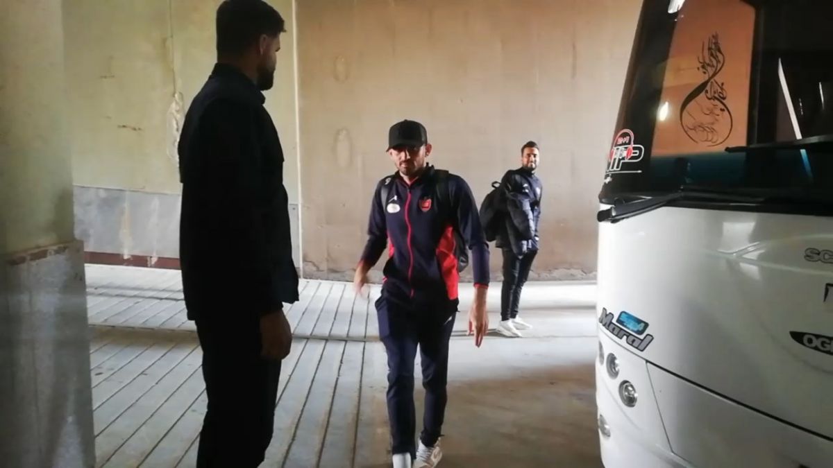 اختصاصی/ ورود بازیکنان استقلال خوزستان و پرسپولیس به ورزشگاه غدیر