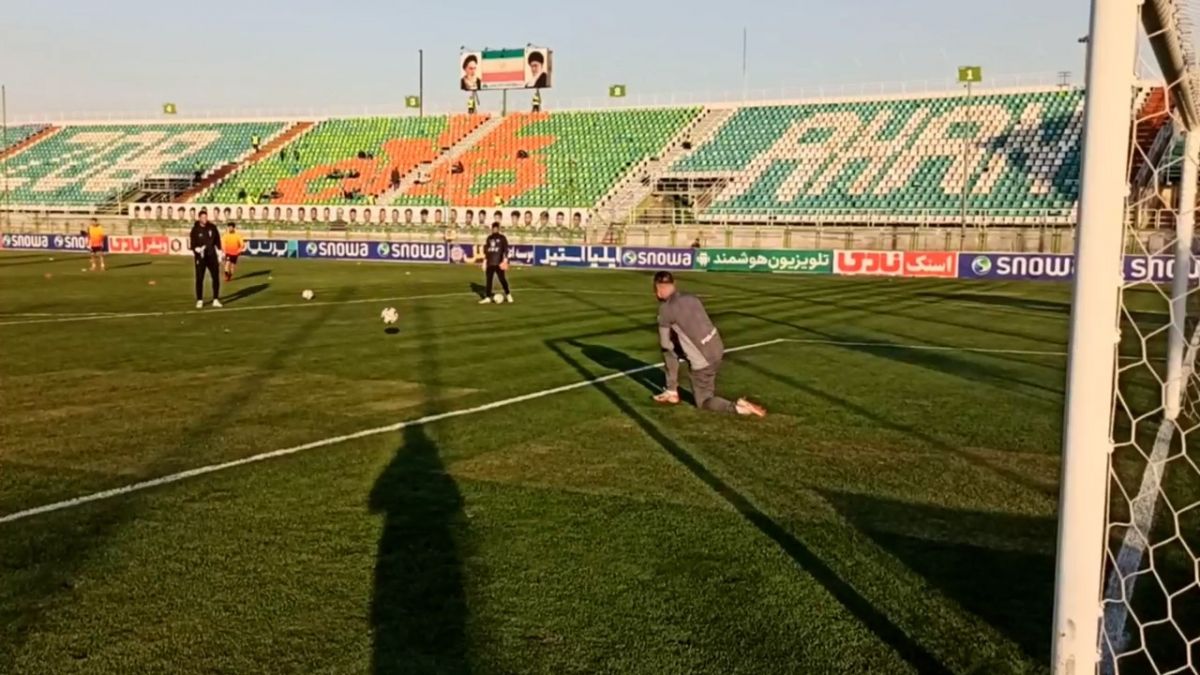 اختصاصی/ گرم کردن بازیکنان فولاد و ذوب آهن قبل از شروع مسابقه