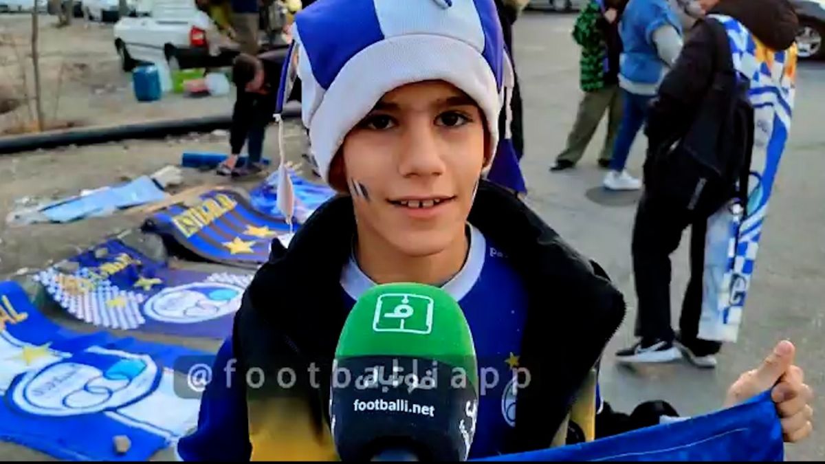 اختصاصی/ صحبتهای هوادار خردسال استقلال قبل از بازی با نساجی