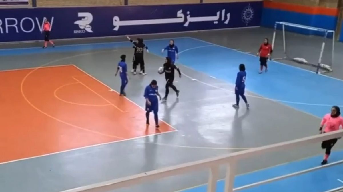 گلهاى بازی فوتسال بانوان رايزكو صفادشت 4-3 مهرعظام از زاویه دوربین فوتبالی
