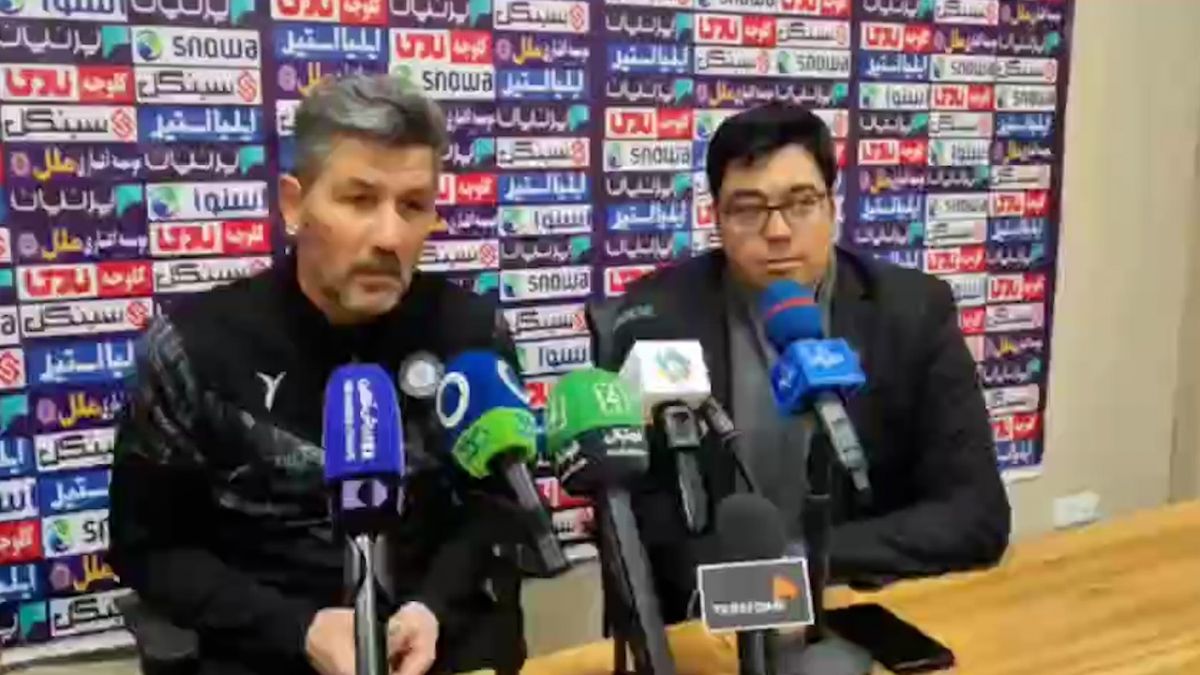 اختصاصی/ کنفراس خبری مارینوس اوزونیدیس سرمربی تیم گل گهر سیرجان قبل از دیدار با استقلال