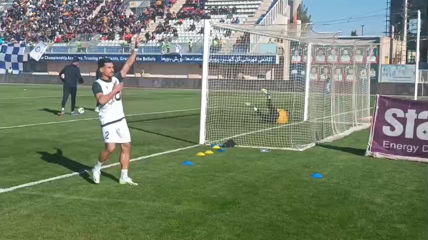 اختصاصی/ گرم کردن بازیکنان گل گهر و استقلال قبل از آغاز بازی