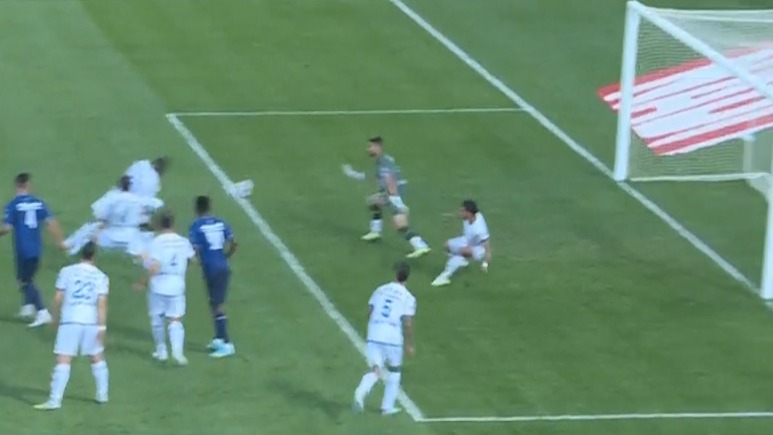 واکنش فوق العاده سیدحسین حسینی مانع از گلزنی گل گهر شد