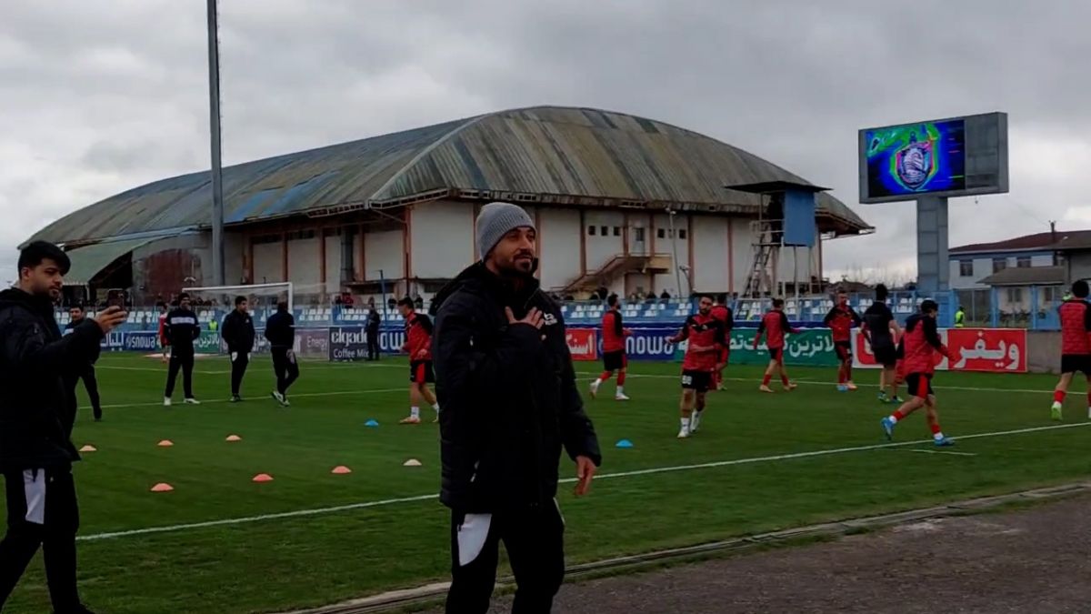 اختصاصی/ تشویق شجاع خلیل زاده توسط هواداران تراکتور قبل از دیدار با ملوان