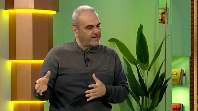 سلام صبح بخیر/ انتقاد جواد خیابانی از خداداد عزیزی؛ چرا صحبت های من را به مسخره گرفتی/ در همان برنامه شب یلدا هادی عامل را هم مسخره کردند