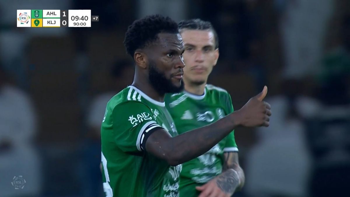 گل اول الاهلی عربستان به الخلیج (کسیه - پنالتی دقیقه 99)