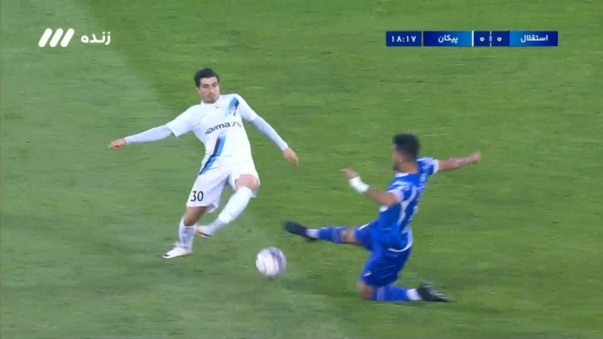 صحنه ای که تیم پیکان اعتقاد دارد زبیر نیک نفس باید اخراج می‌شد