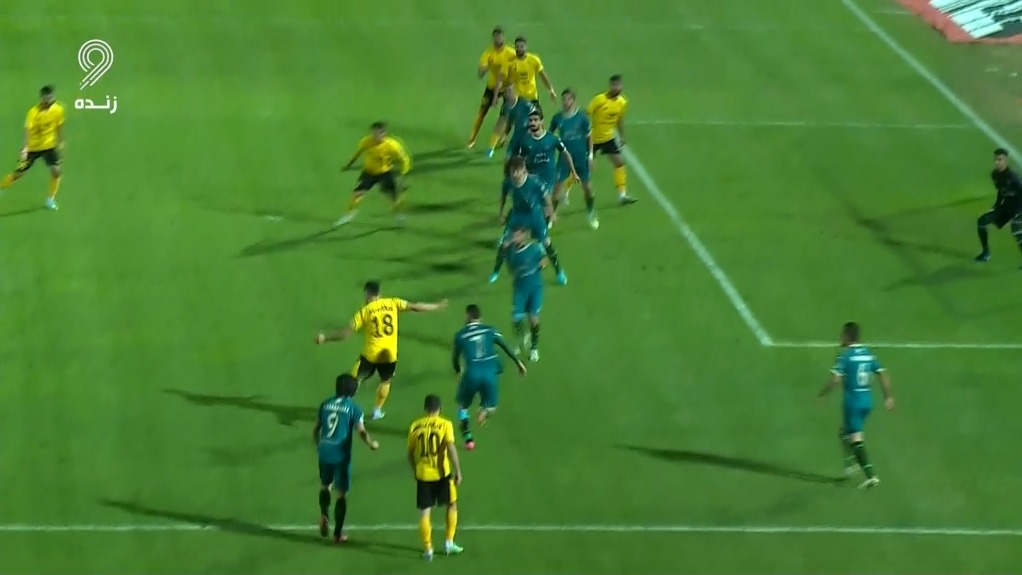 گل اول سپاهان به شمس آذر قزوین توسط رضا اسدی که با تصمیم مشکوک داور به دلیل آفساید مردود اعلام شد