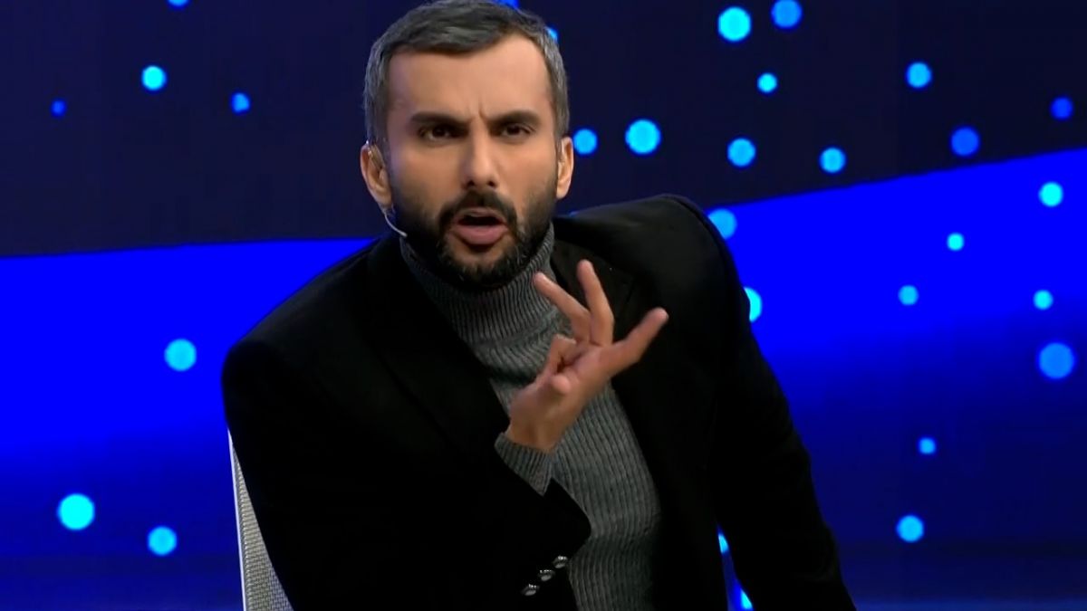 فوتبال برتر/ شهاب زندی مدیرعامل شمس آذر: تمام صندلی های شکسته شده از سمت هواداران سپاهان بود/ ما اجازه دادیم سپاهانی ها بدون بلیت وارد ورزشگاه شوند