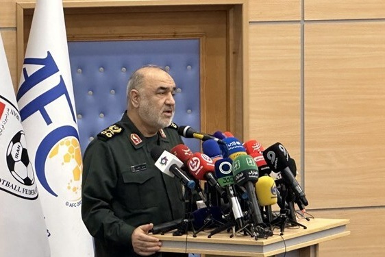 سردار سلامی: به خاطر دیدن فوتبال ساعتهای کاریام را تنظیم میکنم/ قرار نیست همیشه یک تیم برنده باشد