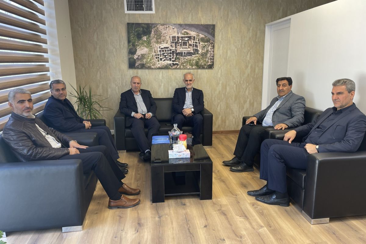 نشست رییس و نایب رییس فدراسیون با معاون عمرانی سازمان منطقهی آزاد کیش