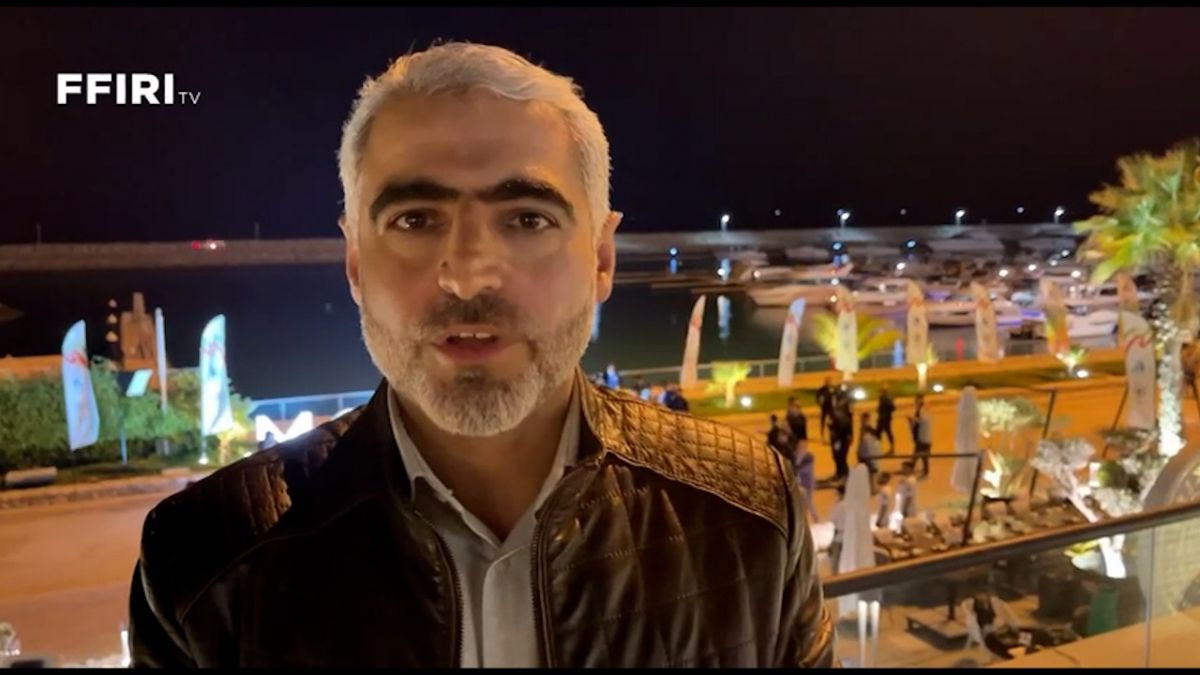 گفت و گو با امیرحسین محتشم رییس کمیته‌ی فوتبال ساحلی در خصوص امضای تفاهم نامه‌ مابین فدراسیون فوتبال و منطقه‌ی آزاد کیش در حوزه‌ی فوتبال ساحلی