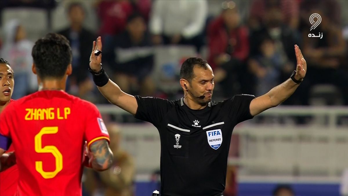 تصمیم بحث برانگیز داور عربستانی در مردود کردن گل چین مقابل تاجیکستان؛ آفساید روی ضربه کرنر