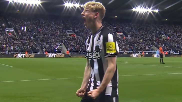 گل دوم نیوکاسل به منچسترسیتی (ایساک)