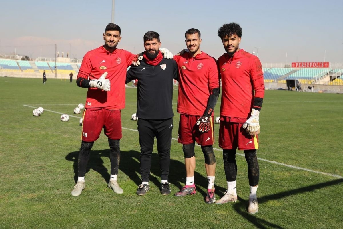 دستیار ننکا دروازهبانهای پرسپولیس را تمرین میدهد