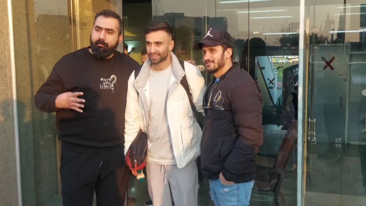 اختصاصی/ عکس یادگاری طرفداران استقلال با بازیکنان این تیم بعد از دیدار تدارکاتی با آریو اسلامشهر