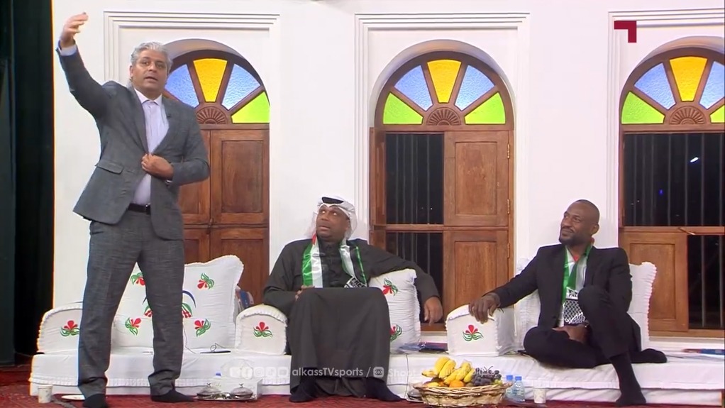 شادی و شعرخوانی لیث نوبری کارشناس ایرانی برنامه تحلیلی شبکه خبر پس از برتری ایران مقابل امارات