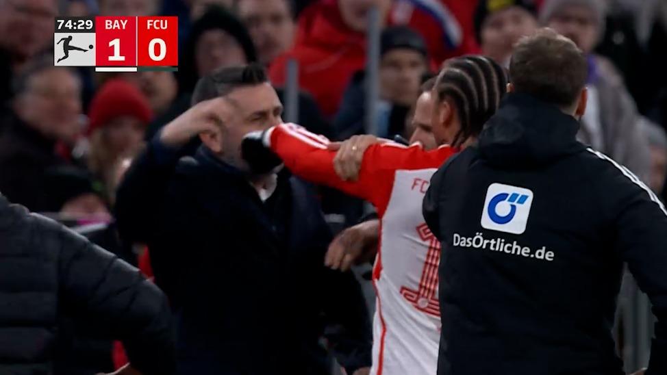 درگیری لروی سانه با سرمربی یونیون برلین که باعث اخراج سرمربی حریف شد.