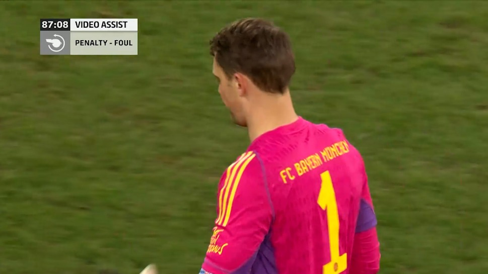 مهار پنالتی آگزبورگ مقابل بایرن مونیخ توسط مانوئل نویر