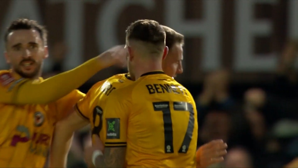 گل اول نیوپورت کانتی به منچستریونایتد (موریس)