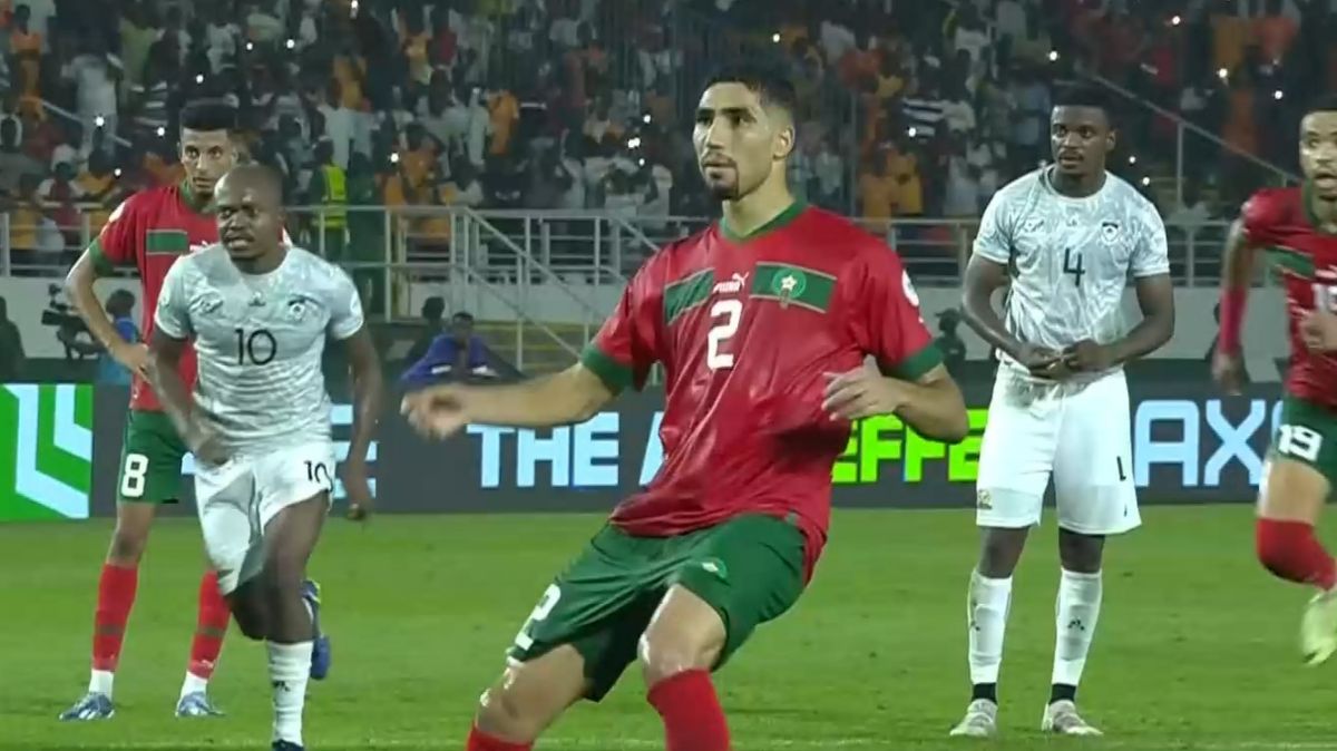 از دست دادن پنالتی توسط اشرف حکیمی مقابل آفریقای جنوبی در دقیقه 85