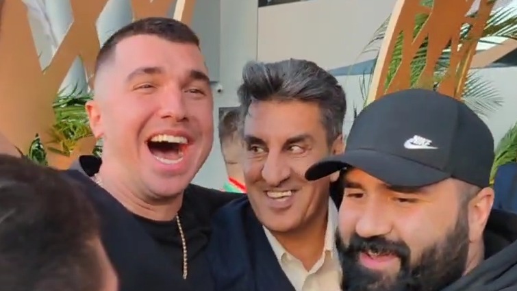 اختصاصی/ گفت و گو با براتی عضو هیات رئیسه فدراسیون فوتبال بعد از برتری مقابل ژاپن.و شوخی چند هوادار با خداداد افشاریان رئیس کمیته داوران