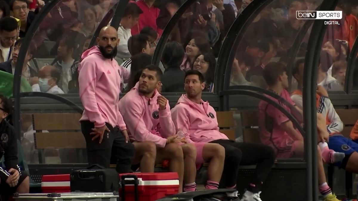 اعتراض هنگ کنگی ها به لیونل مسی و لوئیس سوارز به دلیل عدم بازی مقابل منتخب این کشور